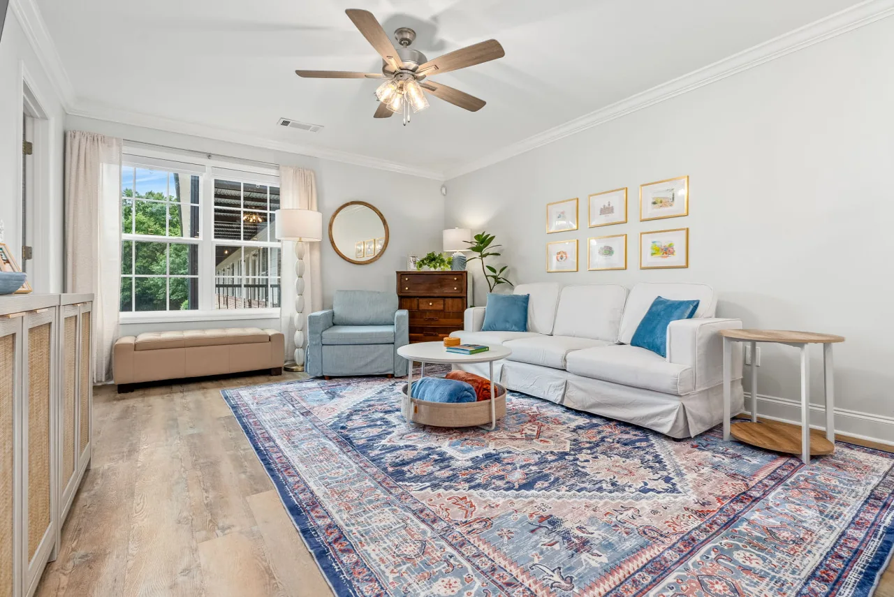 Pair Stays living space in Auburn