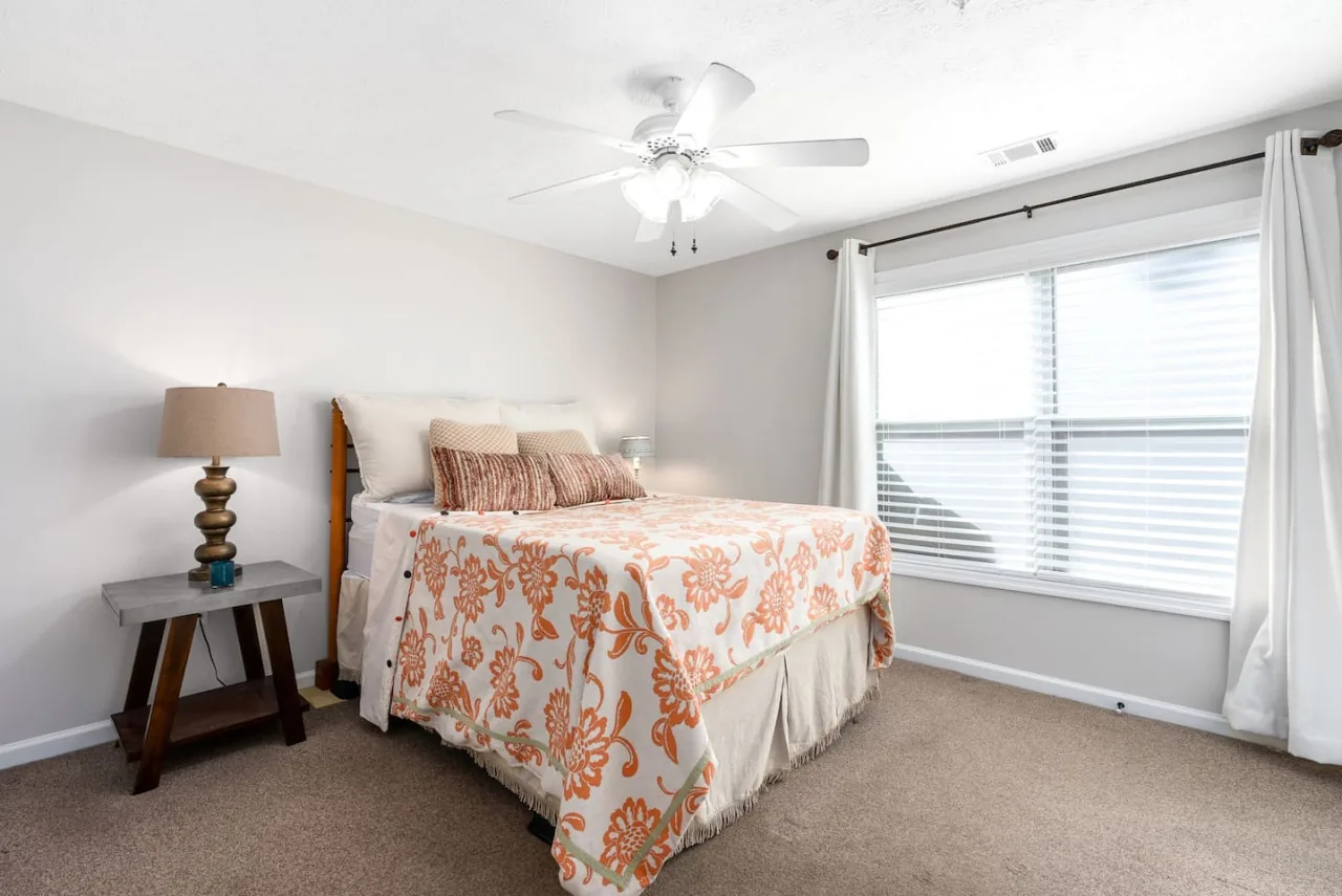 Room #4 in Multi Room Condo